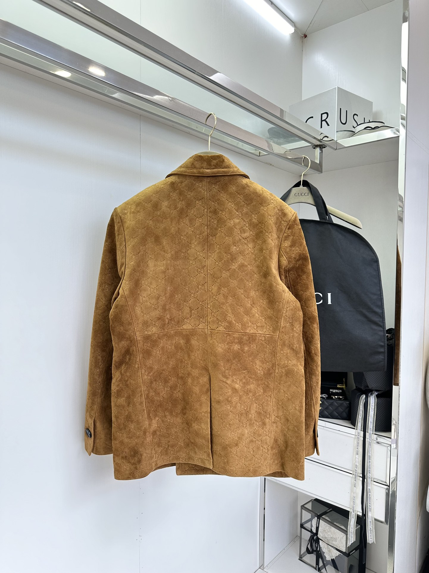 Guch’s Winter Fashion Show: Luxurious Fur Dress with G-Pants and High-Level Style - 图片 2