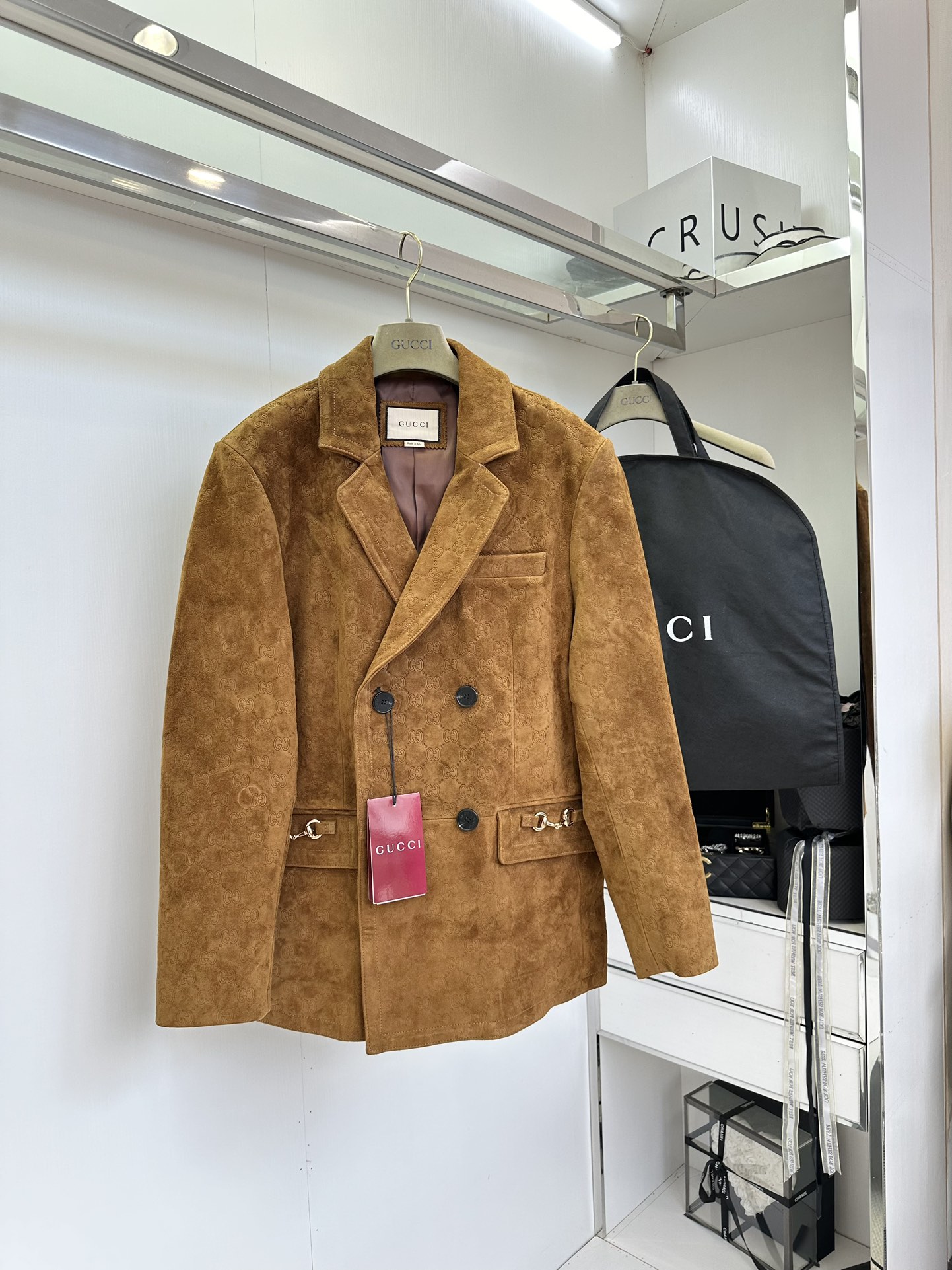 Guch’s Winter Fashion Show: Luxurious Fur Dress with G-Pants and High-Level Style - 图片 1