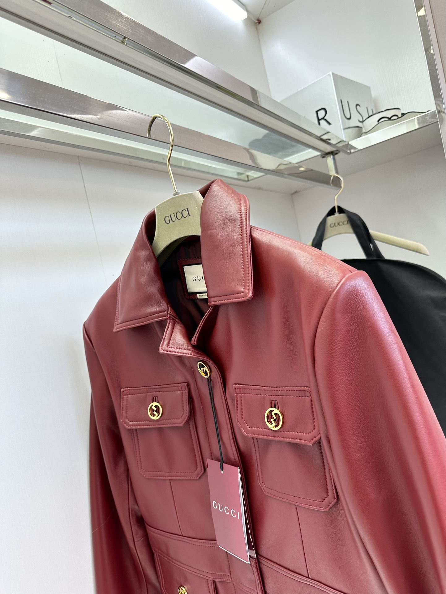 Gucci 2025 Autumn/Winter Show: Muffled Koala Red Leather Jacket Stuns Fashion Circle - 图片 5