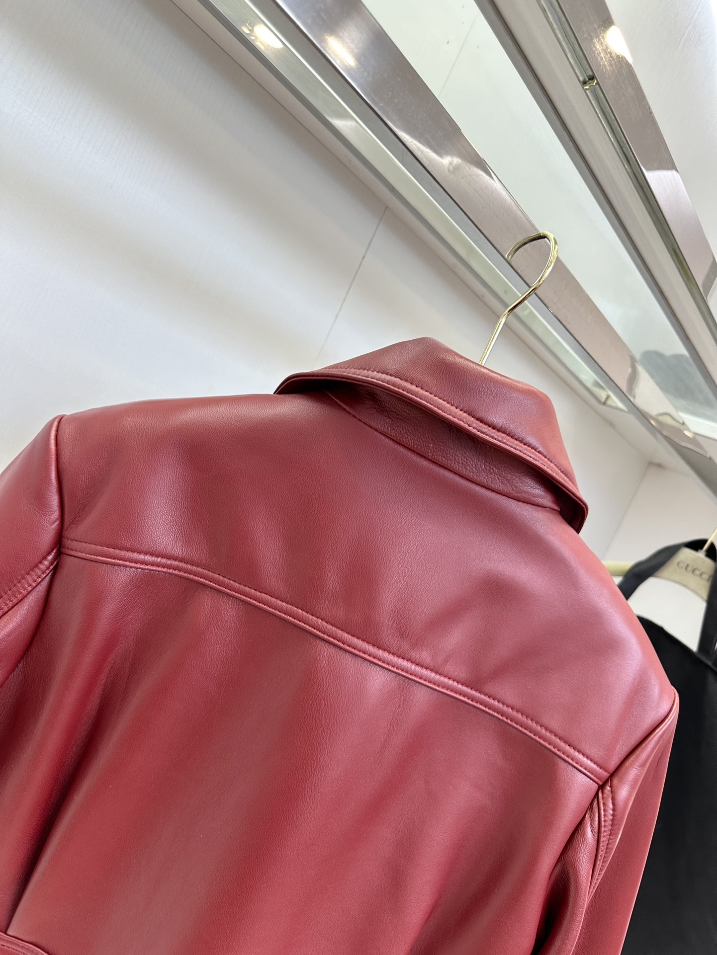 Gucci 2025 Autumn/Winter Show: Muffled Koala Red Leather Jacket Stuns Fashion Circle - 图片 9