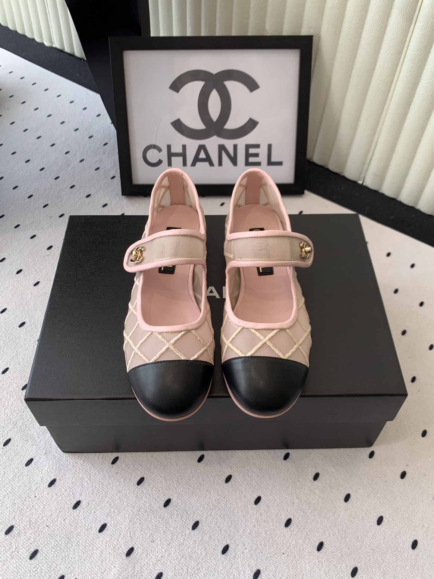 NO:414538,Chanel new summer single shoes, top-level version shipped, essential for spring and summer wardrobe matching, diamond design exclusive to Xiangjia, imported electric embroidered high-density mesh upper, imported crystal sheepskin footbed, original mold-open custom leather sole Size: 35-39 (custom made by 40, 41), single shoes, chanel, chanel, sheepskin, Leather soles19860909Chanel新款夏季单鞋 顶级版本出货 春夏衣橱搭配必备 菱格设计香家专属 进口电绣高密度网鞋面 进口水晶羊皮垫脚 原版开模定制真皮大底 Size: 35-39（40、41订做）,单鞋,chanel,chanel,sheepskin,Leather soles,Women's Shoes