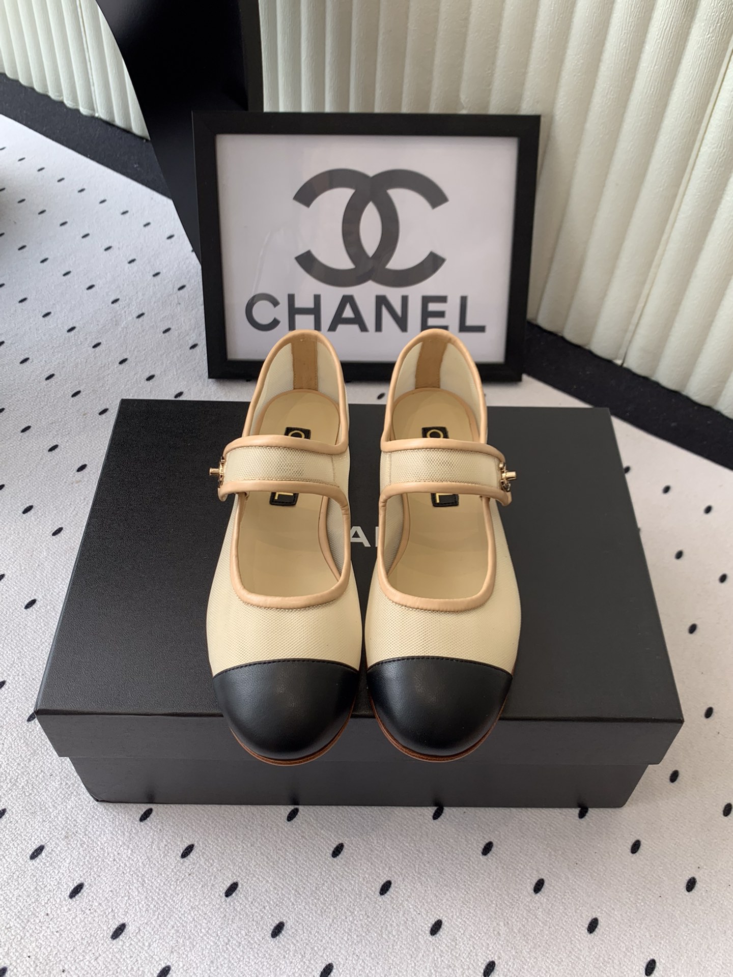 NO:414545,Chanel new summer single shoes, top-level version shipped, essential for spring and summer wardrobe matching, exclusive for diamond design, imported high-density mesh upper, imported crystal sheepskin footbed, original mold-open custom leather sole Size: 35-39 (custom made in 40, 41), single shoes, chanel, chanel, sheepskin, Leather soles19860909Chanel新款夏季单鞋 顶级版本出货 春夏衣橱搭配必备 菱格设计香家专属 进口高密度网鞋面 进口水晶羊皮垫脚 原版开模定制真皮大底 Size: 35-39（40、41订做）,单鞋,chanel,chanel,sheepskin,Leather soles,Women's Shoes
