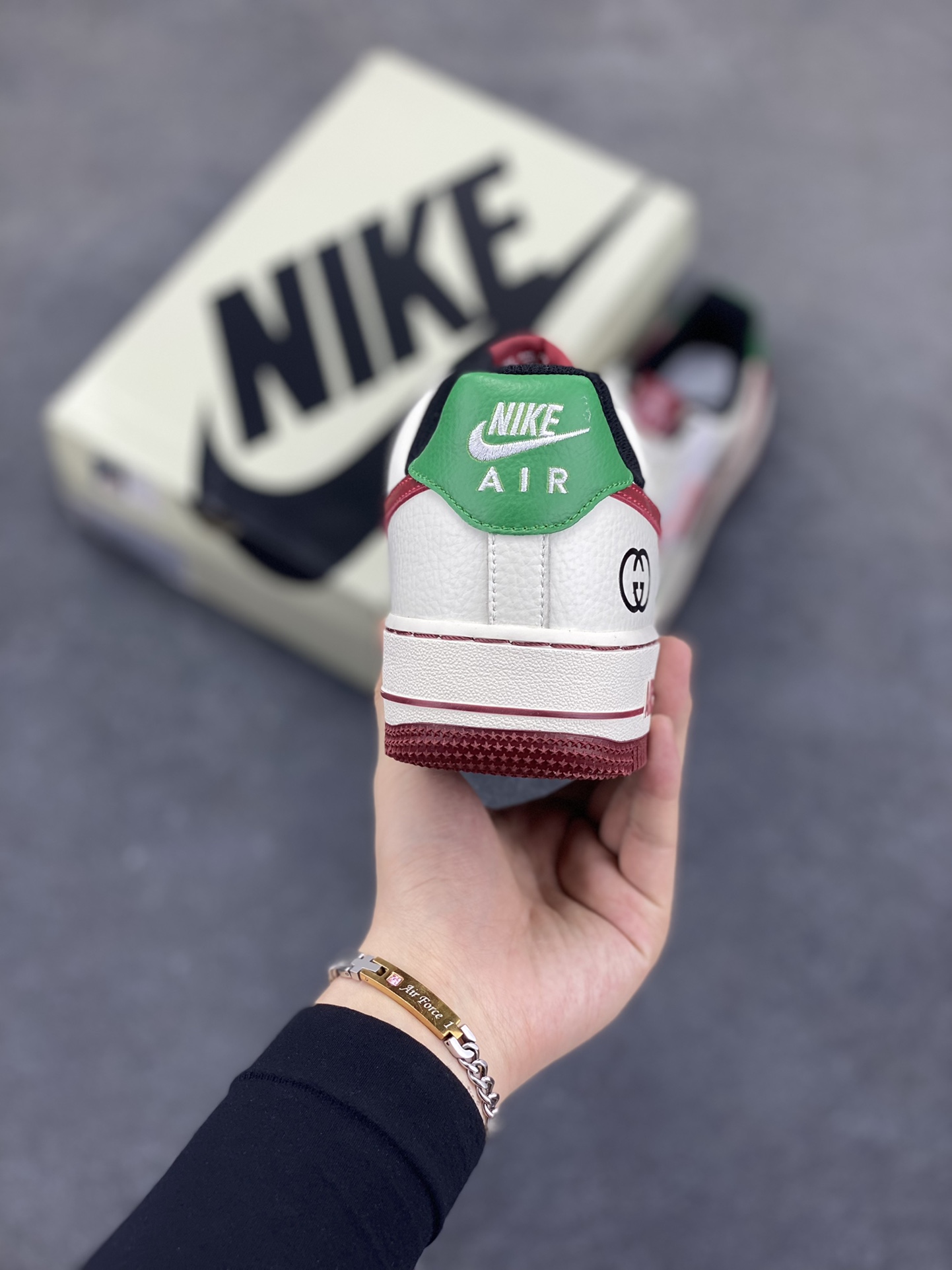 图片[4]-NIke Air Force 1 \’07 Low 古驰联名-白红绿 空军一号低帮 运动鞋 休闲鞋 折边针车 工艺难度大 原楦头原纸板 原装鞋盒 定制五金配件 内置全掌气垫 原厂鞋底 货号：LW9279-012 尺码：36 36.5 37.5 38 38.5 39 40 40.5 41 42 42.5 43 44 44.5 45-选品中心