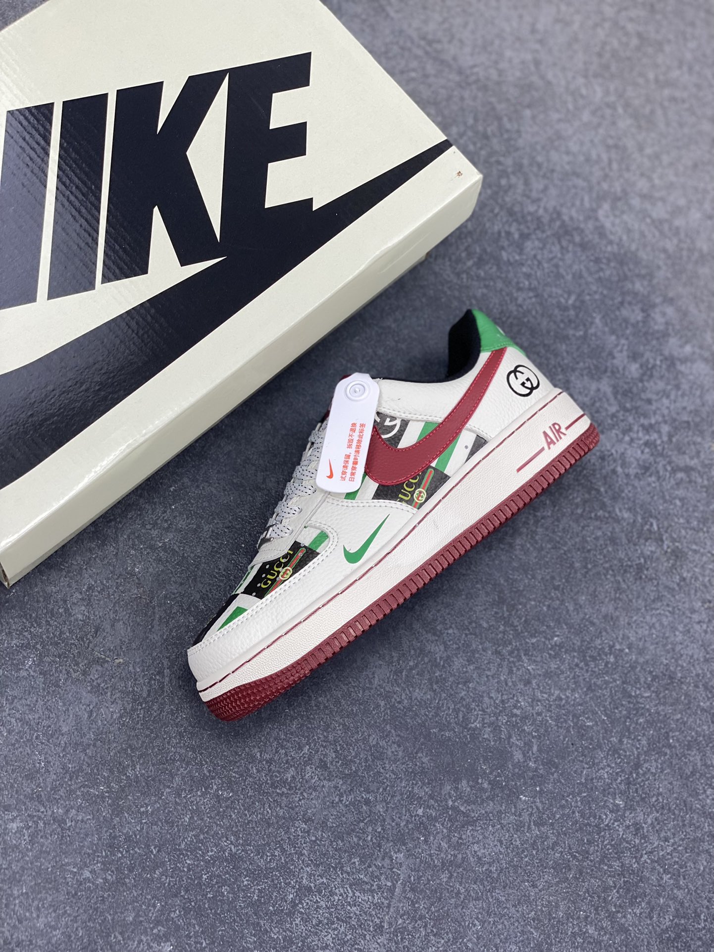 图片[7]-NIke Air Force 1 \’07 Low 古驰联名-白红绿 空军一号低帮 运动鞋 休闲鞋 折边针车 工艺难度大 原楦头原纸板 原装鞋盒 定制五金配件 内置全掌气垫 原厂鞋底 货号：LW9279-012 尺码：36 36.5 37.5 38 38.5 39 40 40.5 41 42 42.5 43 44 44.5 45-选品中心