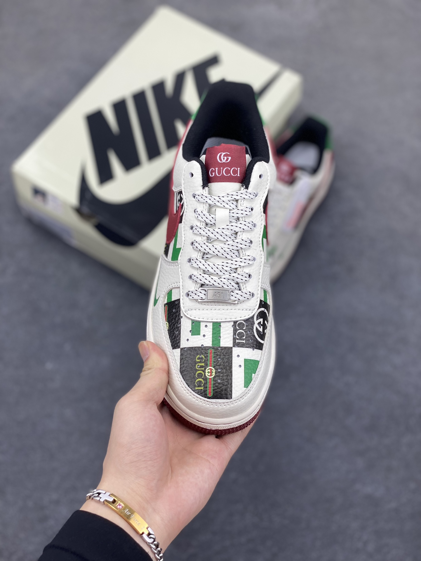 图片[2]-NIke Air Force 1 \’07 Low 古驰联名-白红绿 空军一号低帮 运动鞋 休闲鞋 折边针车 工艺难度大 原楦头原纸板 原装鞋盒 定制五金配件 内置全掌气垫 原厂鞋底 货号：LW9279-012 尺码：36 36.5 37.5 38 38.5 39 40 40.5 41 42 42.5 43 44 44.5 45-选品中心