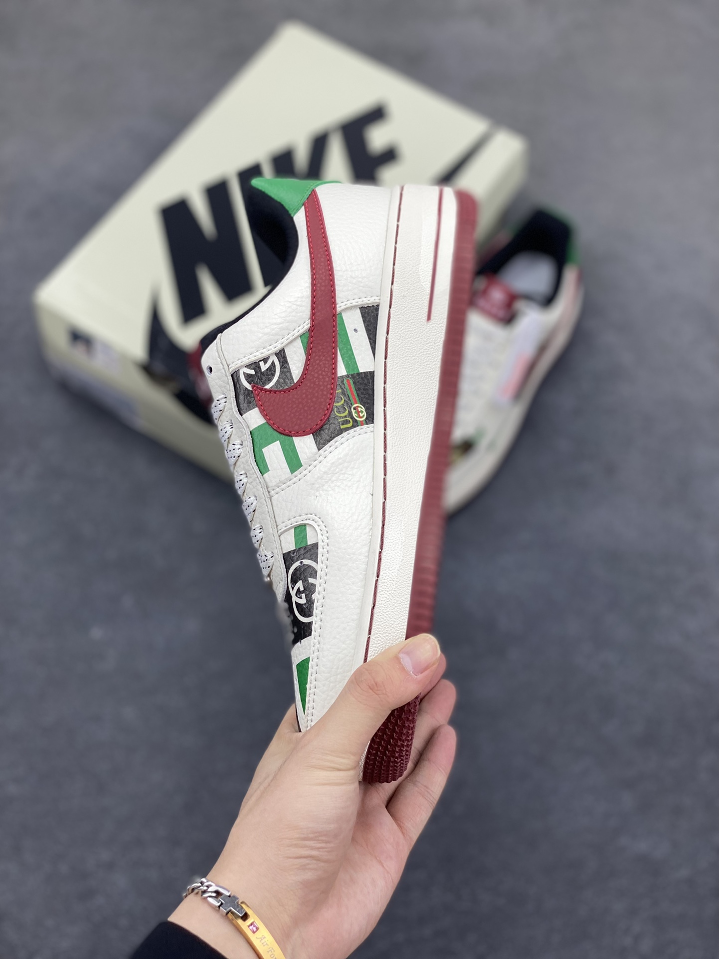 图片[3]-NIke Air Force 1 \’07 Low 古驰联名-白红绿 空军一号低帮 运动鞋 休闲鞋 折边针车 工艺难度大 原楦头原纸板 原装鞋盒 定制五金配件 内置全掌气垫 原厂鞋底 货号：LW9279-012 尺码：36 36.5 37.5 38 38.5 39 40 40.5 41 42 42.5 43 44 44.5 45-选品中心