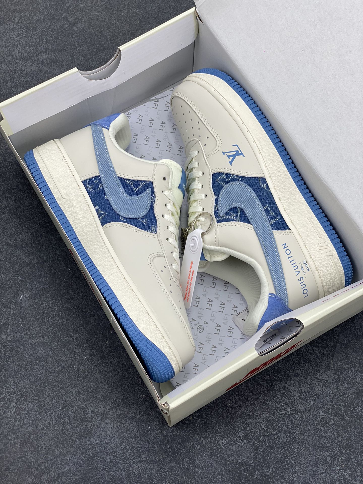 图片[9]-NIke Air Force 1 \’07 Low “LV联名——蓝布勾”空军一号 低帮 运动鞋 休闲鞋 折边针车 工艺难度大 原楦头原纸板 原装鞋盒 定制五金配件 内置全掌气垫 原厂鞋底 货号：DF0188-068 尺码：36 36.5 37.5 38 38.5 39 40 40.5 41 42 42.5 43 44 44.5 45-选品中心