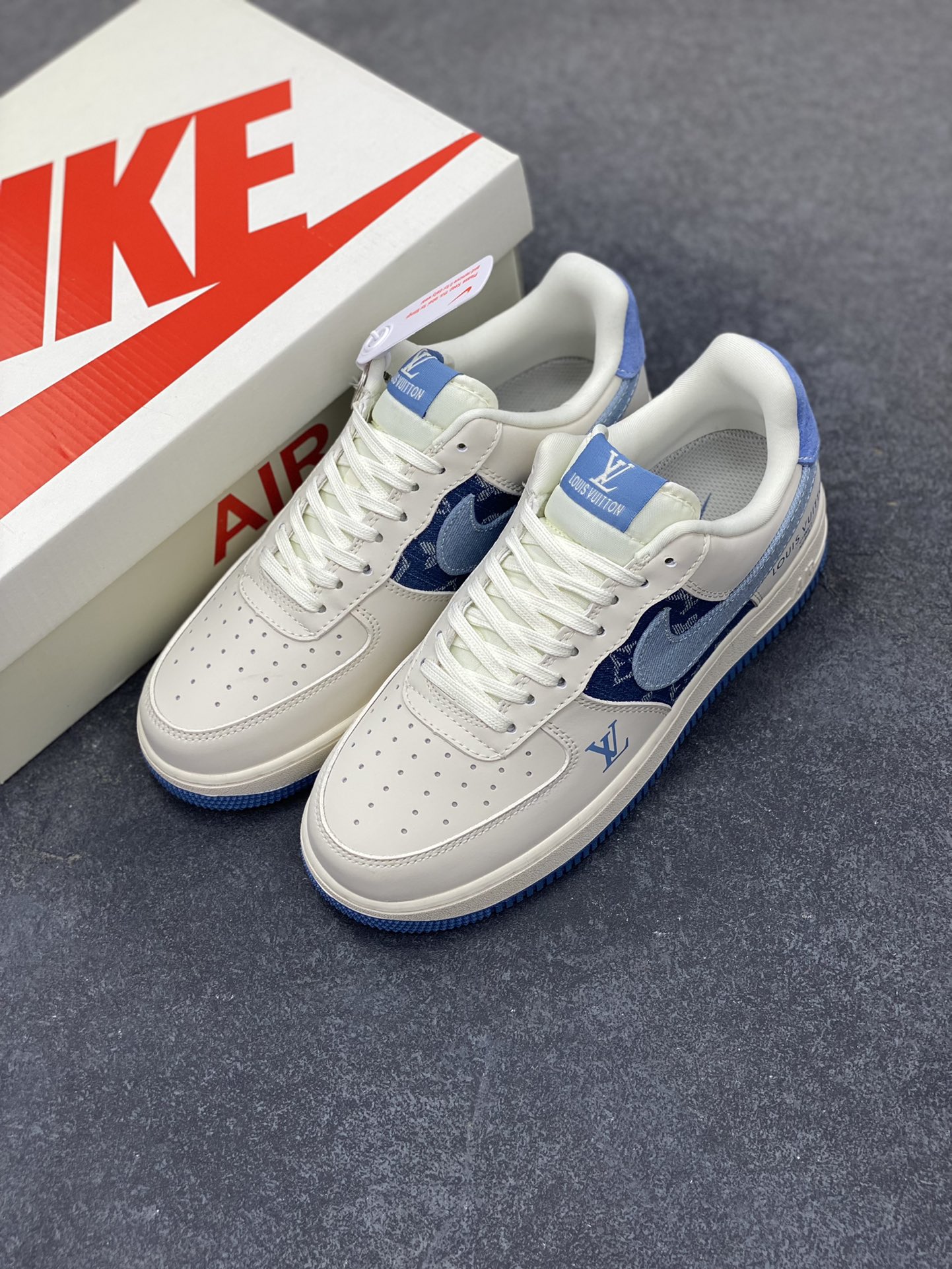 图片[8]-NIke Air Force 1 \’07 Low “LV联名——蓝布勾”空军一号 低帮 运动鞋 休闲鞋 折边针车 工艺难度大 原楦头原纸板 原装鞋盒 定制五金配件 内置全掌气垫 原厂鞋底 货号：DF0188-068 尺码：36 36.5 37.5 38 38.5 39 40 40.5 41 42 42.5 43 44 44.5 45-选品中心
