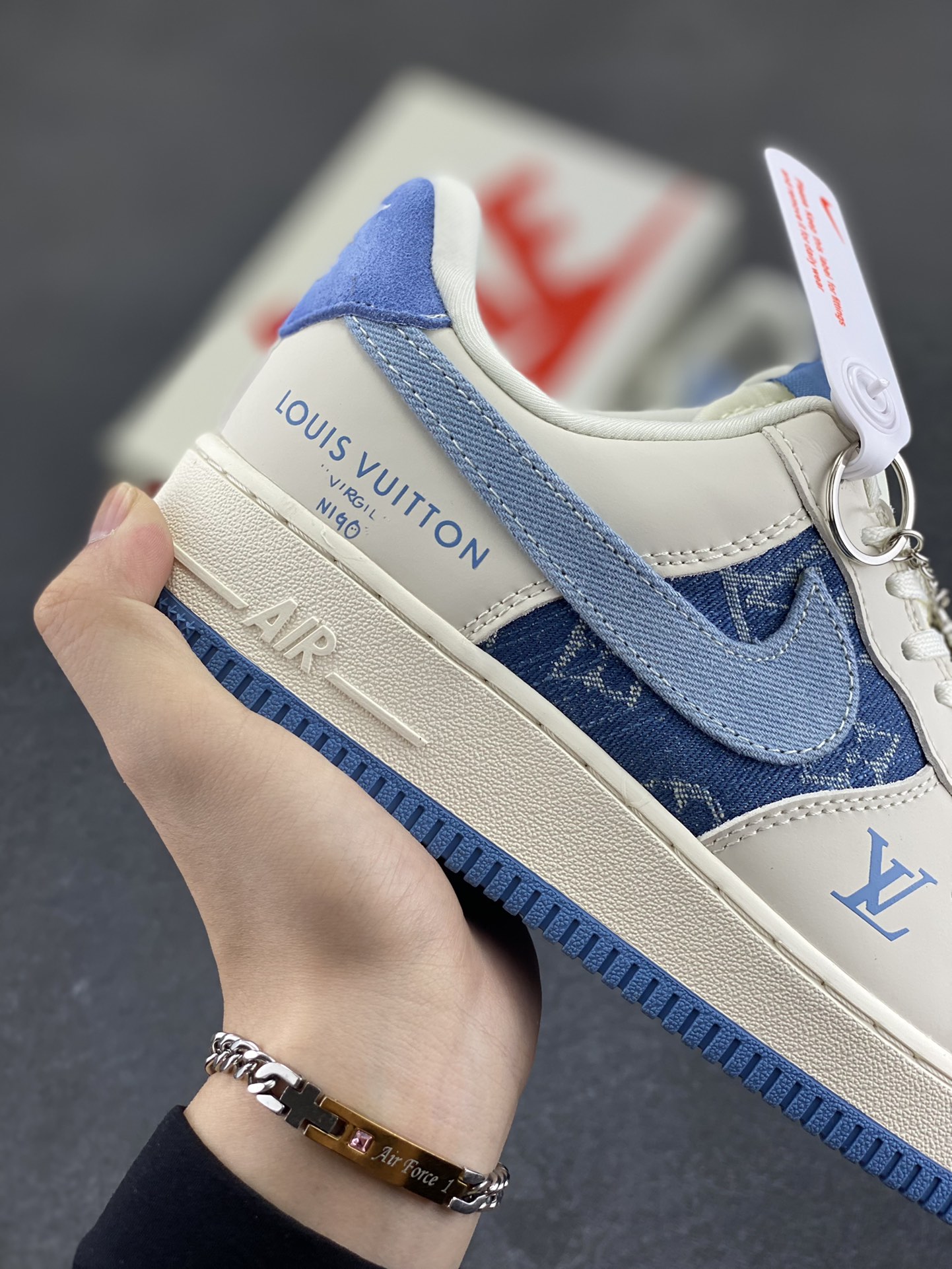 图片[6]-NIke Air Force 1 \’07 Low “LV联名——蓝布勾”空军一号 低帮 运动鞋 休闲鞋 折边针车 工艺难度大 原楦头原纸板 原装鞋盒 定制五金配件 内置全掌气垫 原厂鞋底 货号：DF0188-068 尺码：36 36.5 37.5 38 38.5 39 40 40.5 41 42 42.5 43 44 44.5 45-选品中心