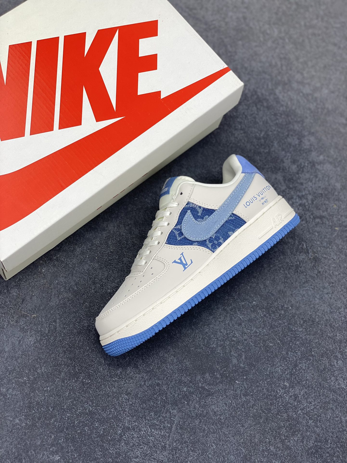 图片[7]-NIke Air Force 1 \’07 Low “LV联名——蓝布勾”空军一号 低帮 运动鞋 休闲鞋 折边针车 工艺难度大 原楦头原纸板 原装鞋盒 定制五金配件 内置全掌气垫 原厂鞋底 货号：DF0188-068 尺码：36 36.5 37.5 38 38.5 39 40 40.5 41 42 42.5 43 44 44.5 45-选品中心
