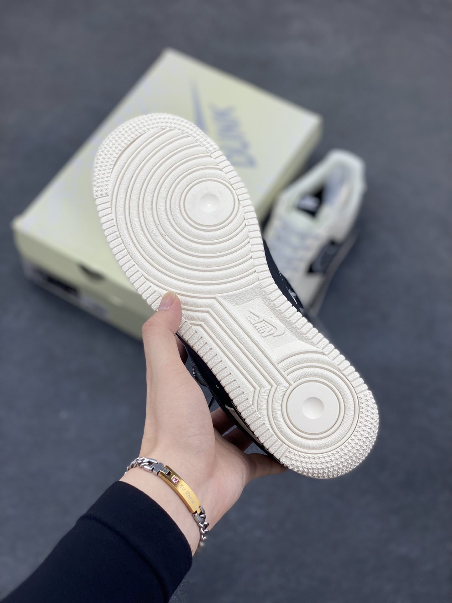 图片[5]-NIke Air Force 1 \’07 Low “NIKE联名——双层米黑”空军一号 低帮 运动鞋 休闲鞋 折边针车 工艺难度大 原楦头原纸板 原装鞋盒 定制五金配件 内置全掌气垫 原厂鞋底 货号：XX3168-206 尺码：36 36.5 37.5 38 38.5 39 40 40.5 41 42 42.5 43 44 44.5 45-选品中心