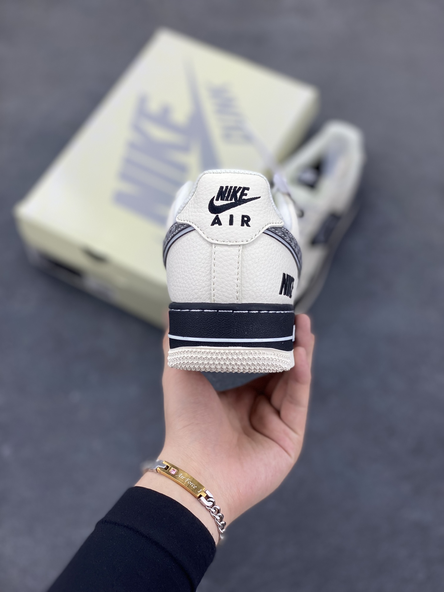 图片[4]-NIke Air Force 1 \’07 Low “NIKE联名——双层米黑”空军一号 低帮 运动鞋 休闲鞋 折边针车 工艺难度大 原楦头原纸板 原装鞋盒 定制五金配件 内置全掌气垫 原厂鞋底 货号：XX3168-206 尺码：36 36.5 37.5 38 38.5 39 40 40.5 41 42 42.5 43 44 44.5 45-选品中心