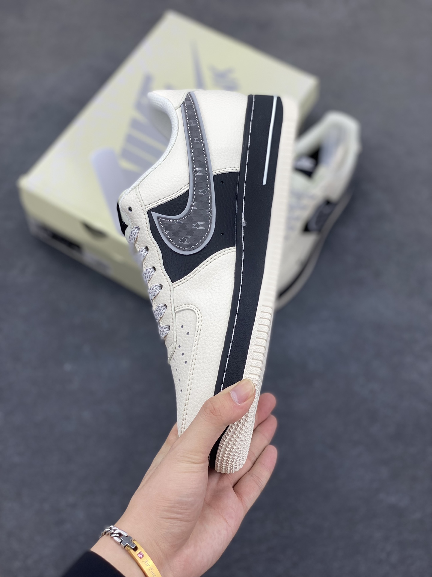 图片[3]-NIke Air Force 1 \’07 Low “NIKE联名——双层米黑”空军一号 低帮 运动鞋 休闲鞋 折边针车 工艺难度大 原楦头原纸板 原装鞋盒 定制五金配件 内置全掌气垫 原厂鞋底 货号：XX3168-206 尺码：36 36.5 37.5 38 38.5 39 40 40.5 41 42 42.5 43 44 44.5 45-选品中心