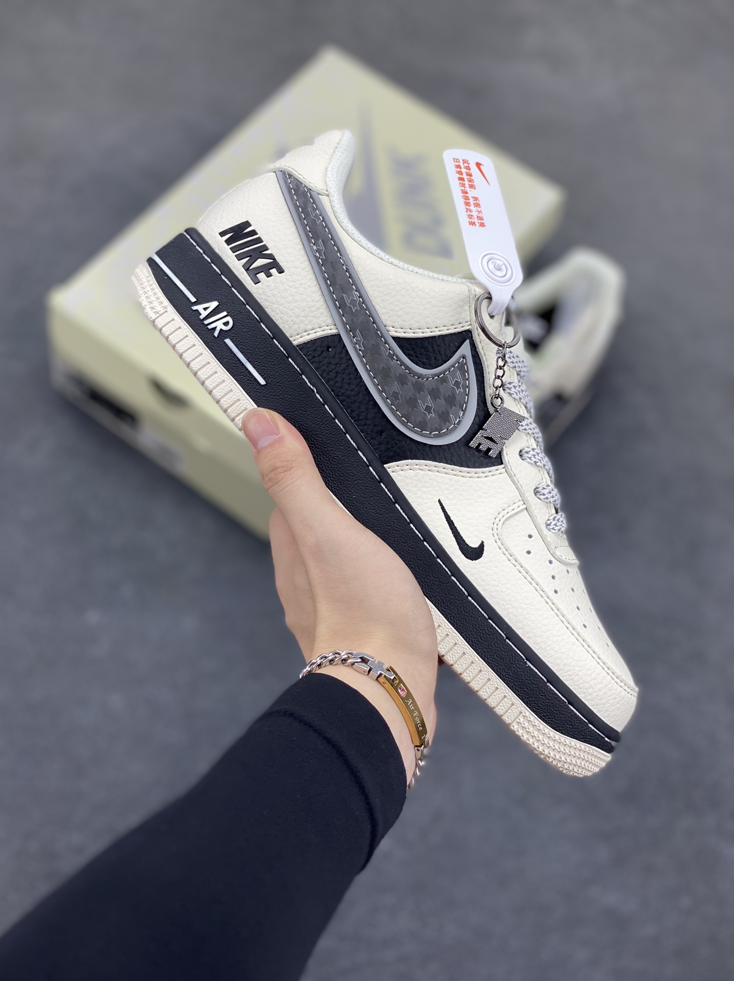 NIke Air Force 1 \’07 Low “NIKE联名——双层米黑”空军一号 低帮 运动鞋 休闲鞋 折边针车 工艺难度大 原楦头原纸板 原装鞋盒 定制五金配件 内置全掌气垫 原厂鞋底 货号:XX3168-206 尺码:36 36.5 37.5 38 38.5 39 40 40.5 41 42 42.5 43 44 44.5 45-选品中心