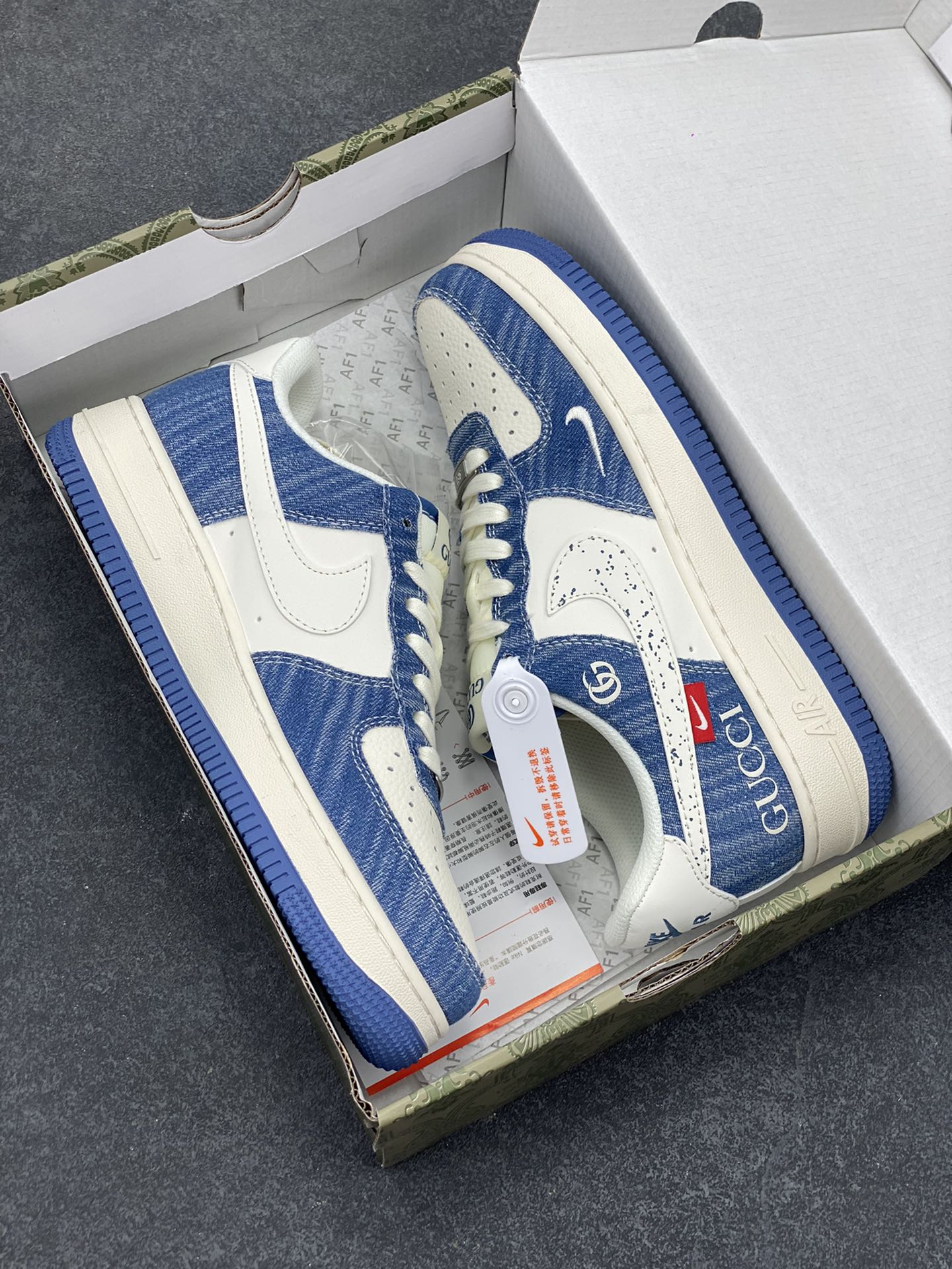 图片[9]-NIke Air Force 1 \’07 Low “GUCCI古驰联名——牛仔蓝白”空军一号 低帮 运动鞋 休闲鞋 折边针车 工艺难度大 原楦头原纸板 原装鞋盒 定制五金配件 内置全掌气垫 原厂鞋底 货号：HS8068-012 尺码：36 36.5 37.5 38 38.5 39 40 40.5 41 42 42.5 43 44 44.5 45-选品中心