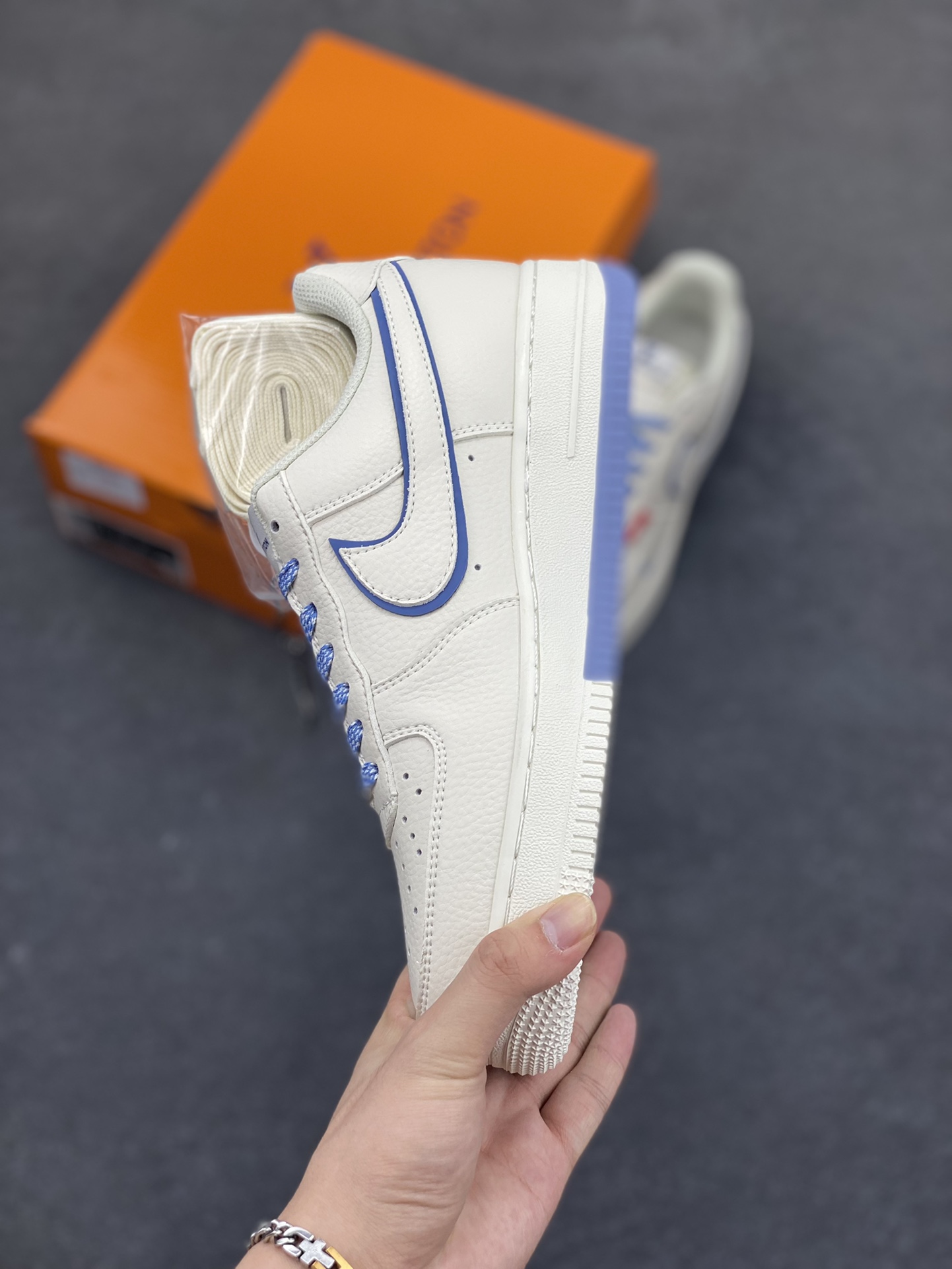 图片[3]-NIke Air Force 1 \’07 Low “LV联名”空军一号 低帮 运动鞋 休闲鞋 折边针车 工艺难度大 原楦头原纸板 原装鞋盒 定制五金配件 内置全掌气垫 原厂鞋底 货号：CS5288-018 尺码：36 36.5 37.5 38 38.5 39 40 40.5 41 42 42.5 43 44 44.5 45-选品中心