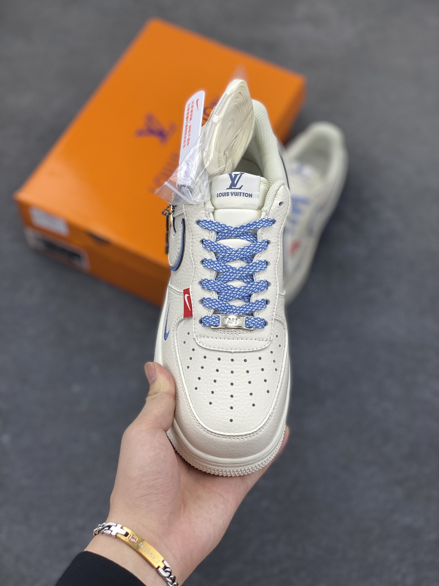 图片[2]-NIke Air Force 1 \’07 Low “LV联名”空军一号 低帮 运动鞋 休闲鞋 折边针车 工艺难度大 原楦头原纸板 原装鞋盒 定制五金配件 内置全掌气垫 原厂鞋底 货号：CS5288-018 尺码：36 36.5 37.5 38 38.5 39 40 40.5 41 42 42.5 43 44 44.5 45-选品中心
