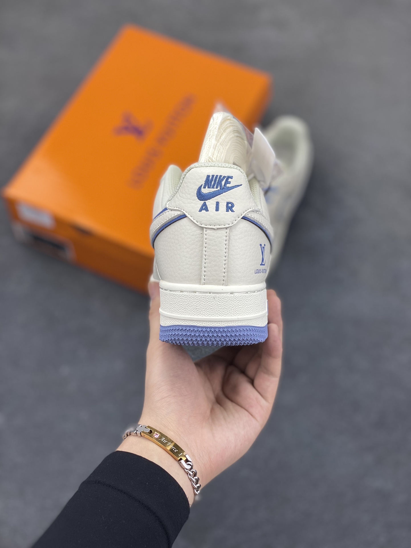 图片[4]-NIke Air Force 1 \’07 Low “LV联名”空军一号 低帮 运动鞋 休闲鞋 折边针车 工艺难度大 原楦头原纸板 原装鞋盒 定制五金配件 内置全掌气垫 原厂鞋底 货号：CS5288-018 尺码：36 36.5 37.5 38 38.5 39 40 40.5 41 42 42.5 43 44 44.5 45-选品中心