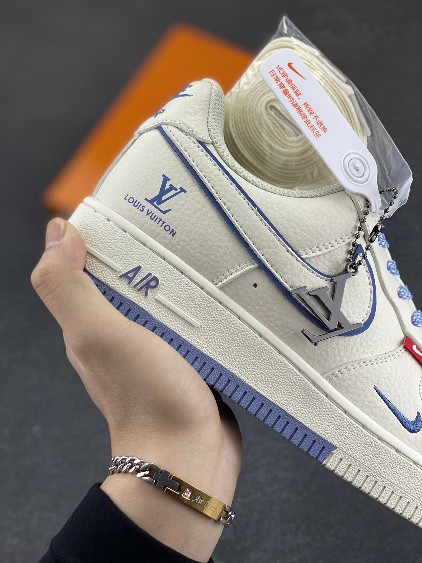图片[6]-NIke Air Force 1 \’07 Low “LV联名”空军一号 低帮 运动鞋 休闲鞋 折边针车 工艺难度大 原楦头原纸板 原装鞋盒 定制五金配件 内置全掌气垫 原厂鞋底 货号：CS5288-018 尺码：36 36.5 37.5 38 38.5 39 40 40.5 41 42 42.5 43 44 44.5 45-选品中心