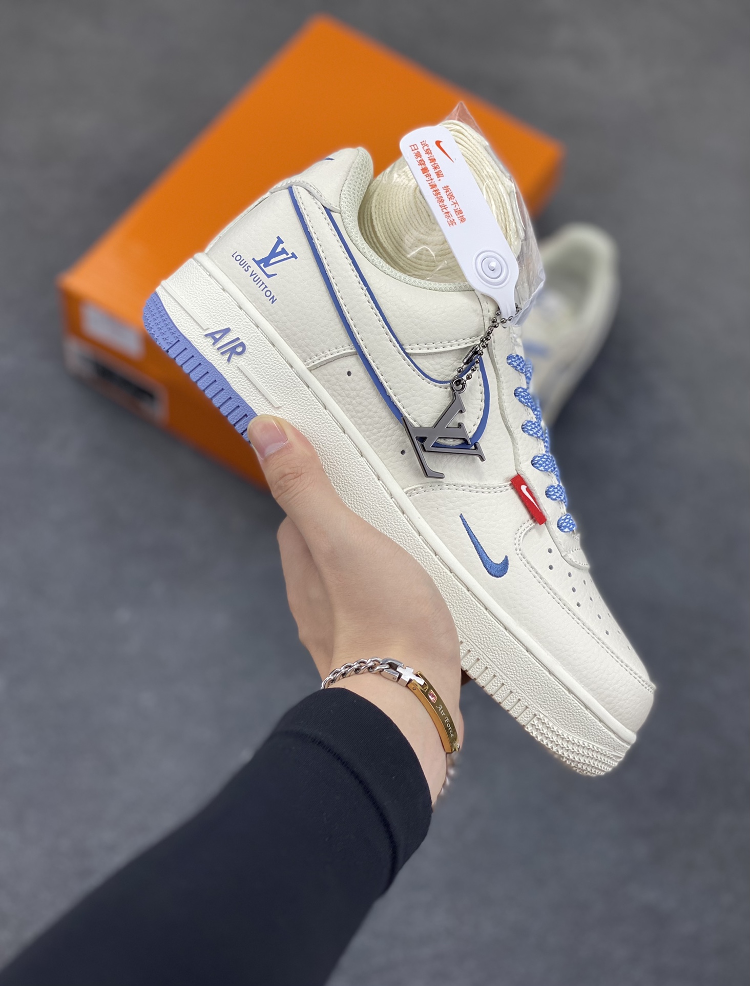 NIke Air Force 1 \’07 Low “LV联名”空军一号 低帮 运动鞋 休闲鞋 折边针车 工艺难度大 原楦头原纸板 原装鞋盒 定制五金配件 内置全掌气垫 原厂鞋底 货号：CS5288-018 尺码：36 36.5 37.5 38 38.5 39 40 40.5 41 42 42.5 43 44 44.5 45-选品中心
