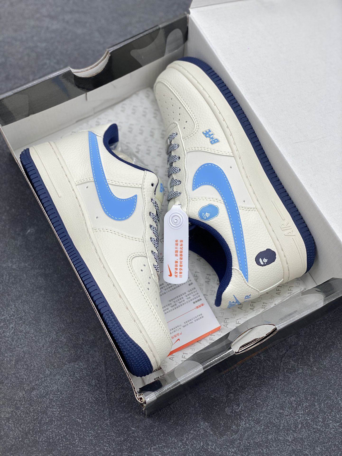 图片[9]-NIke Air Force 1 \’07 Low “ape猿人头联名——白蓝”空军一号 低帮 运动鞋 休闲鞋 折边针车 工艺难度大 原楦头原纸板 原装鞋盒 定制五金配件 内置全掌气垫 原厂鞋底 货号：HS8068-010 尺码：36 36.5 37.5 38 38.5 39 40 40.5 41 42 42.5 43 44 44.5 45-选品中心