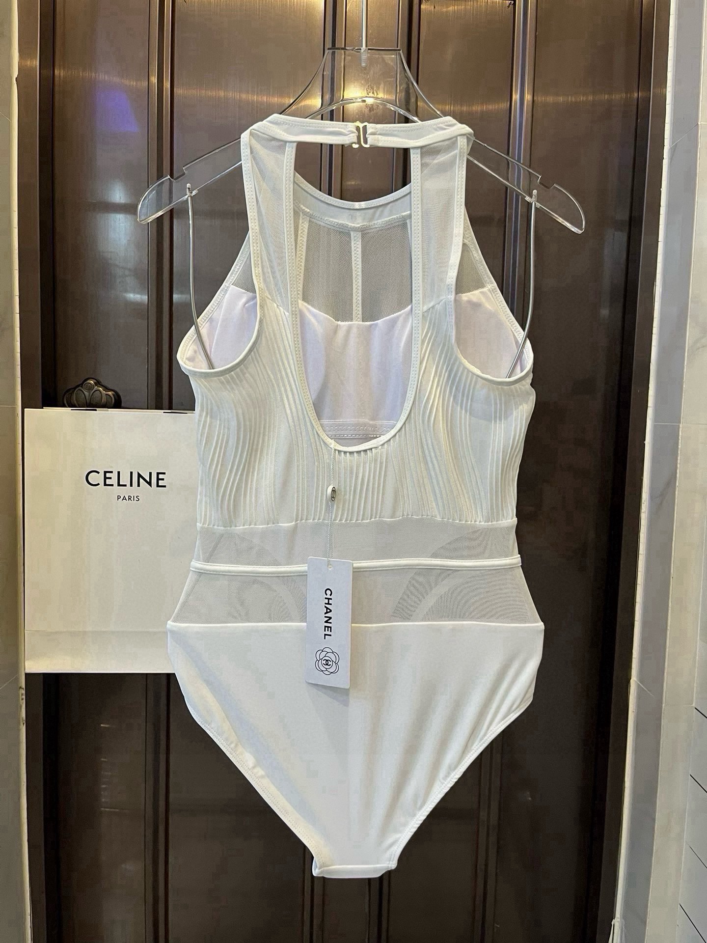 。
Chanel 香奈儿连体泳衣 😍🥰适合多种场景的游泳衣🏊‍♀️海边 游泳池 温泉 水上乐园 漂流都可