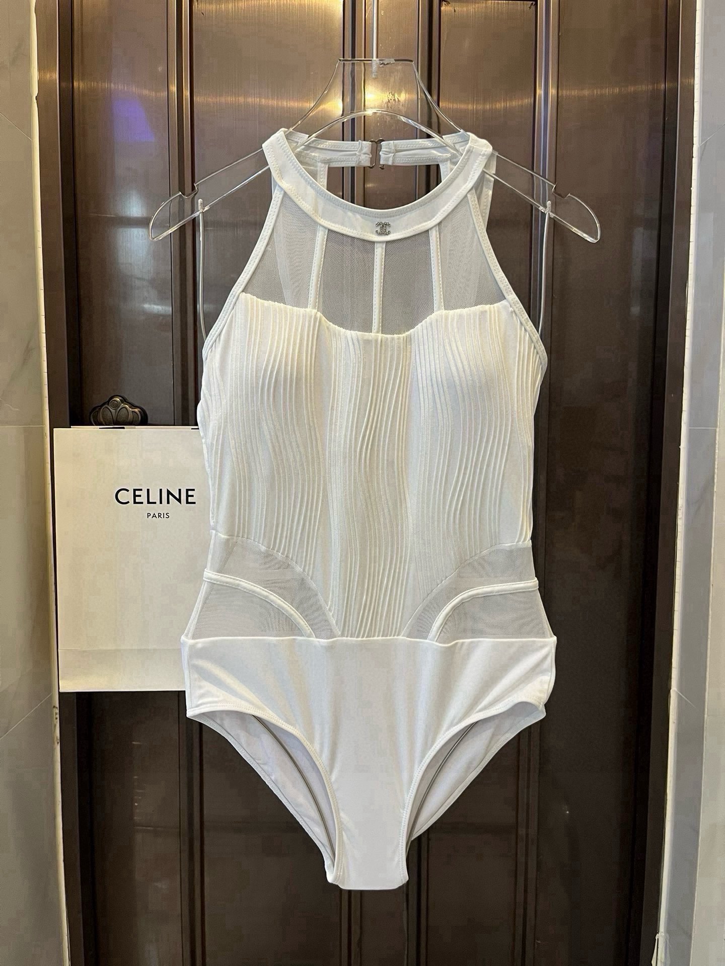 。
Chanel 香奈儿连体泳衣 😍🥰适合多种场景的游泳衣🏊‍♀️海边 游泳池 温泉 水上乐园 漂流都可
