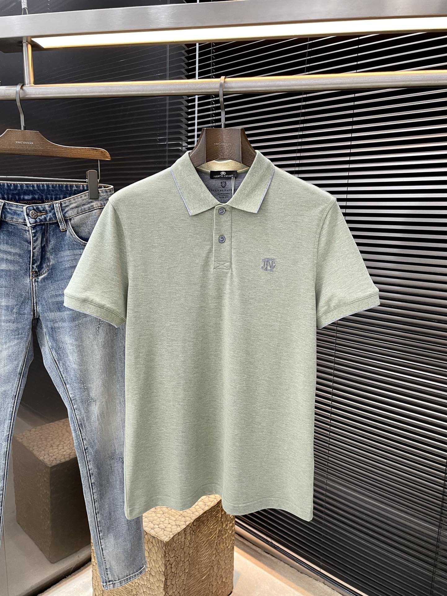 NO:427107,P Cavalli- (Cavalli) has the latest POLO short-sleeved spring and summer style in spring and summer. It uses the latest fabric, which is resistant to washing and not easy to fade. It has soft touch and soft and comfortable ingredients. Classic design style. Special customization. Simple cutting and splicing reflects the extraordinary craftsmanship of workers and is full of high-end fashion!  The style is quite good and casual and versatile. Size M-3XL is shipped the next day, T-shirt, alexander wang19860909P  Cavalli-（卡瓦利）年春夏最新款POLO短袖,采用最新面料,耐水洗不易掉色,手感柔软、成分柔软舒适 经典设计风格 特殊定制 简单的裁剪方式拼接,体现出工人不凡的工艺,高端时尚感十足！版型相当赞休闲百搭款.尺码 M-3XL 隔天出货,,T-shirt,alexander wang,Men's clothing