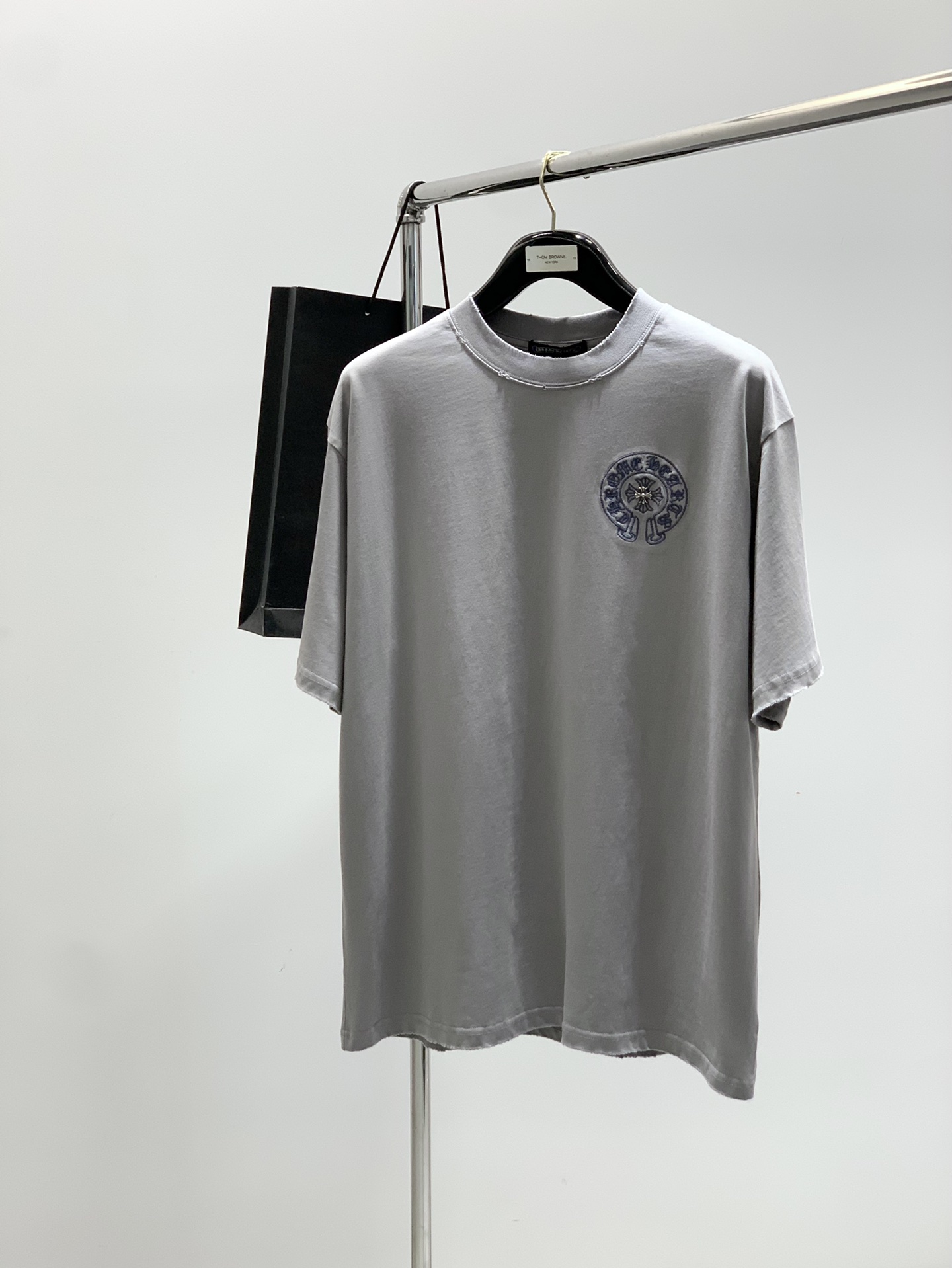 NO:424887,,Chrome Hearts, new summer products, special counters are available at the same time, original singles, fashionable and casual round neck short-sleeved T-shirt, using imported original fabric, top-grade embroidery craft letter pattern logo, unique design, counters, fashionable and handsome upper body, S-L, chrome hearts, chrome hearts, T-shirt, tees, t-shirt, alexander wang19860909,Chrome Hearts 克罗心,夏季新品,专柜同步有售,原单狠货,时尚休闲圆领短袖T恤,采用进口原版面料,顶级刺绣工艺字母图案logo,独特设计,专柜卖相,上身时尚帅气,码数S-L,,chrome hearts,chrome hearts,T-shirt,tees，t-shirt,alexander wang,Men's clothing