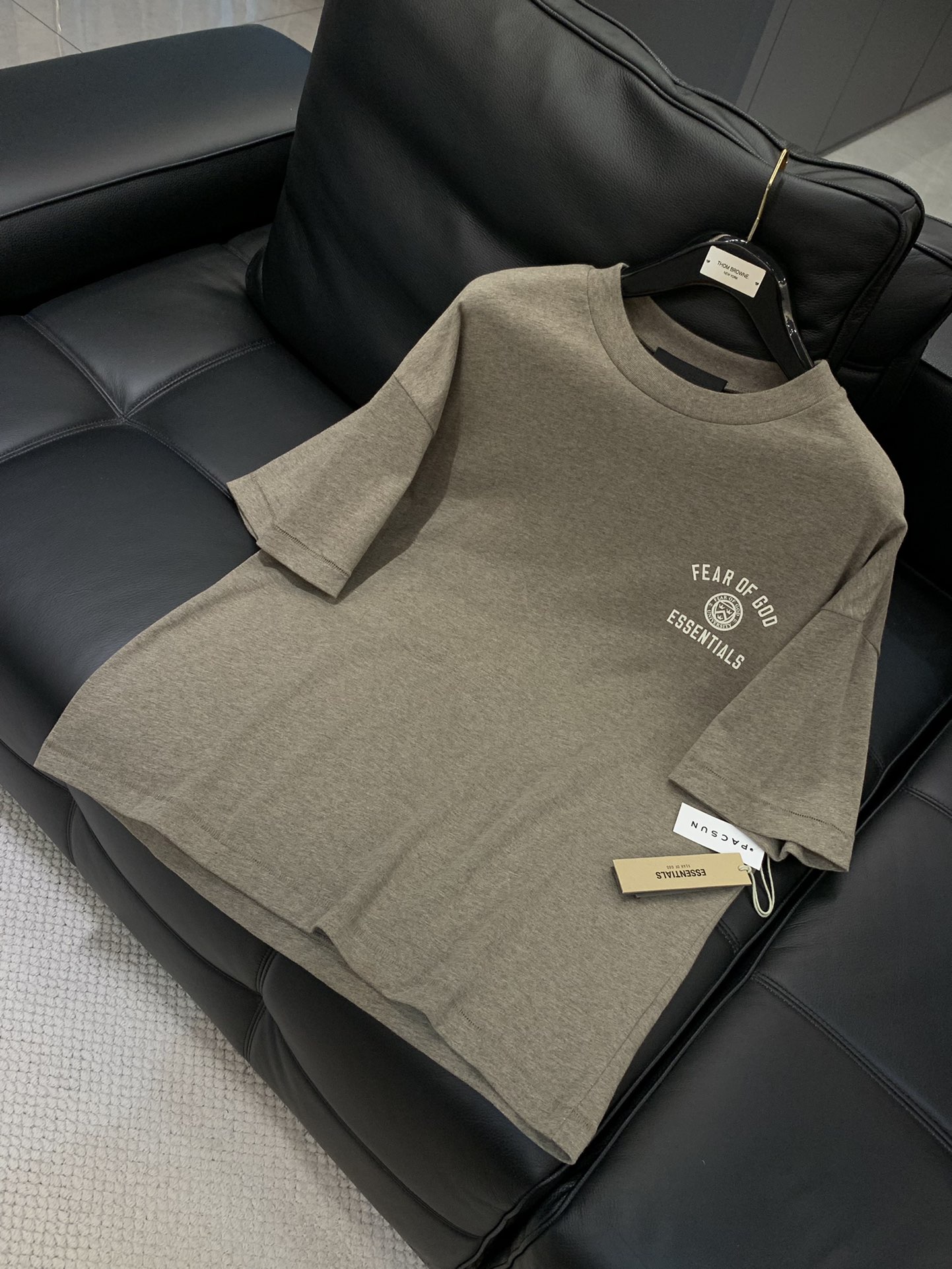 Fear of God Summer 2025 Short Sleeve T-Shirt: Top Comfort and Unique Design - 图片 3