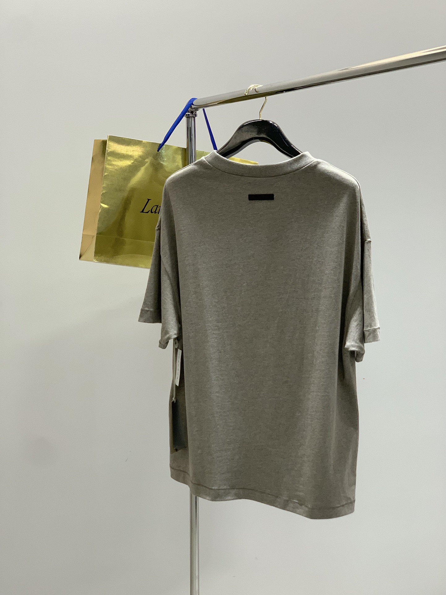 Fear of God Summer 2025 Short Sleeve T-Shirt: Top Comfort and Unique Design - 图片 2