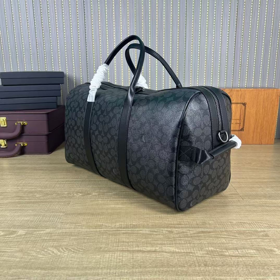 Coach CV958 最新老花 旅行包、内置隔层、长肩带可调节、可拆卸、单扣斜挎手提包、大容量旅游、出差、商务 登机包、品质 长45cmx高26cmx宽21