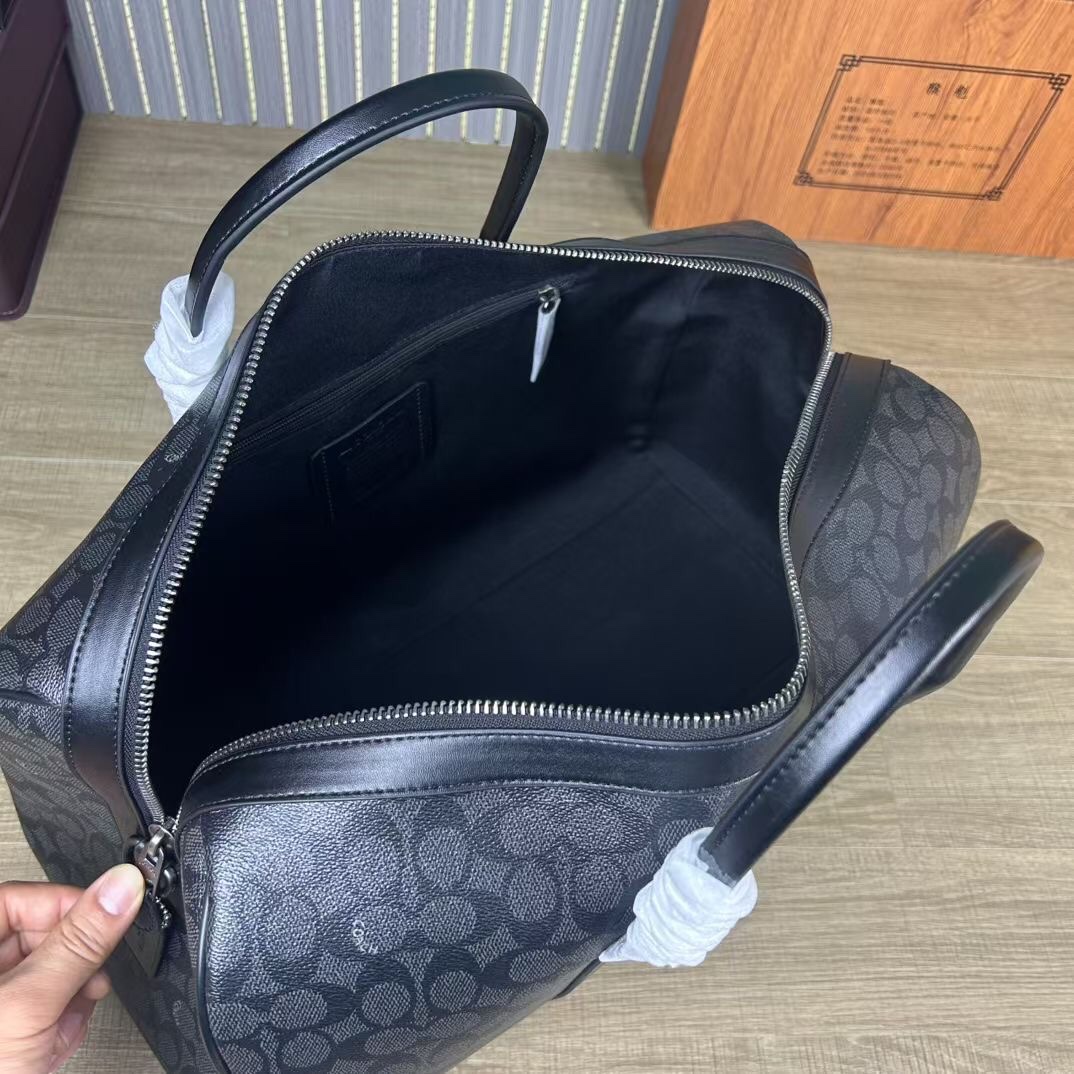 Coach CV958 最新老花 旅行包、内置隔层、长肩带可调节、可拆卸、单扣斜挎手提包、大容量旅游、出差、商务 登机包、品质 长45cmx高26cmx宽21