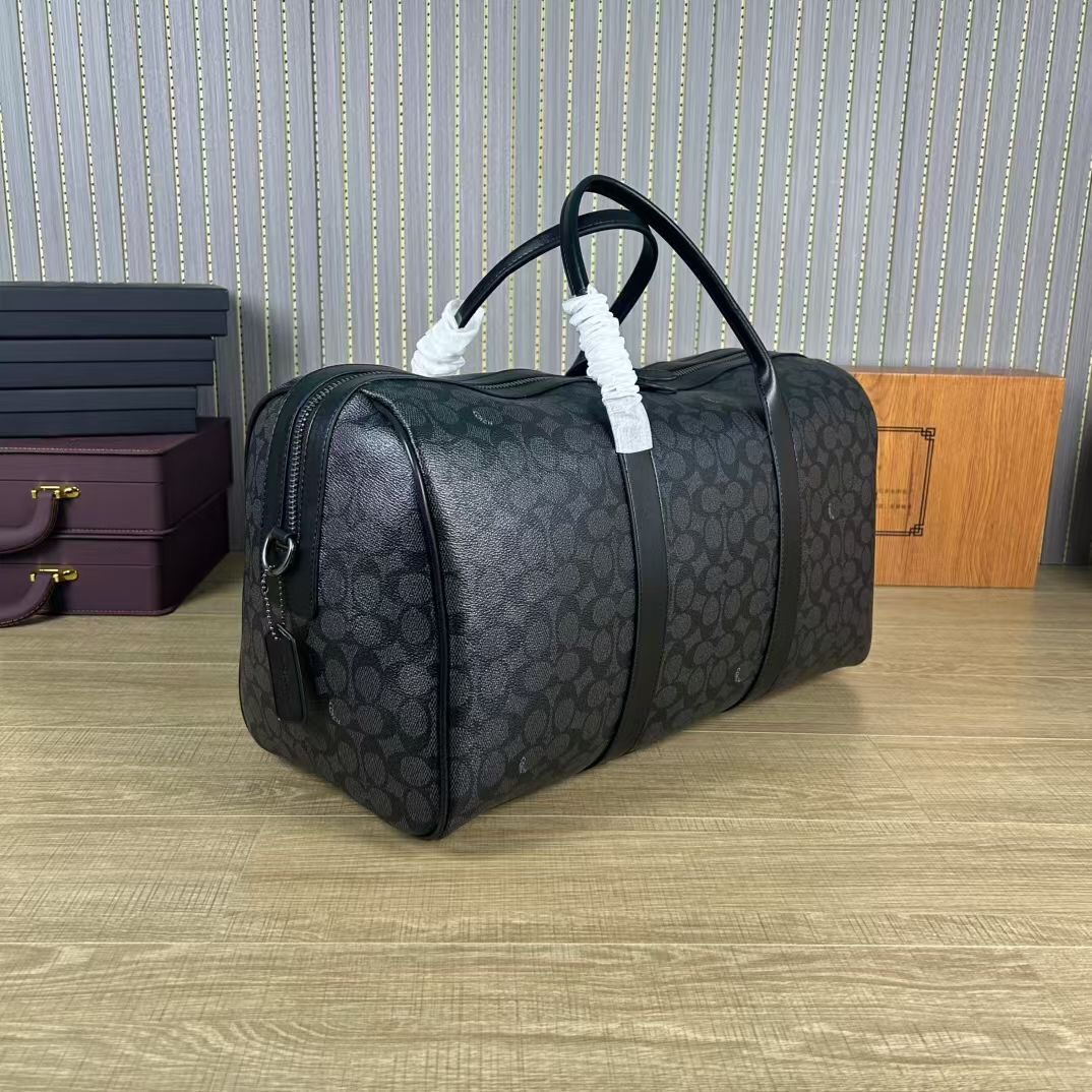Coach CV958 最新老花 旅行包、内置隔层、长肩带可调节、可拆卸、单扣斜挎手提包、大容量旅游、出差、商务 登机包、品质 长45cmx高26cmx宽21