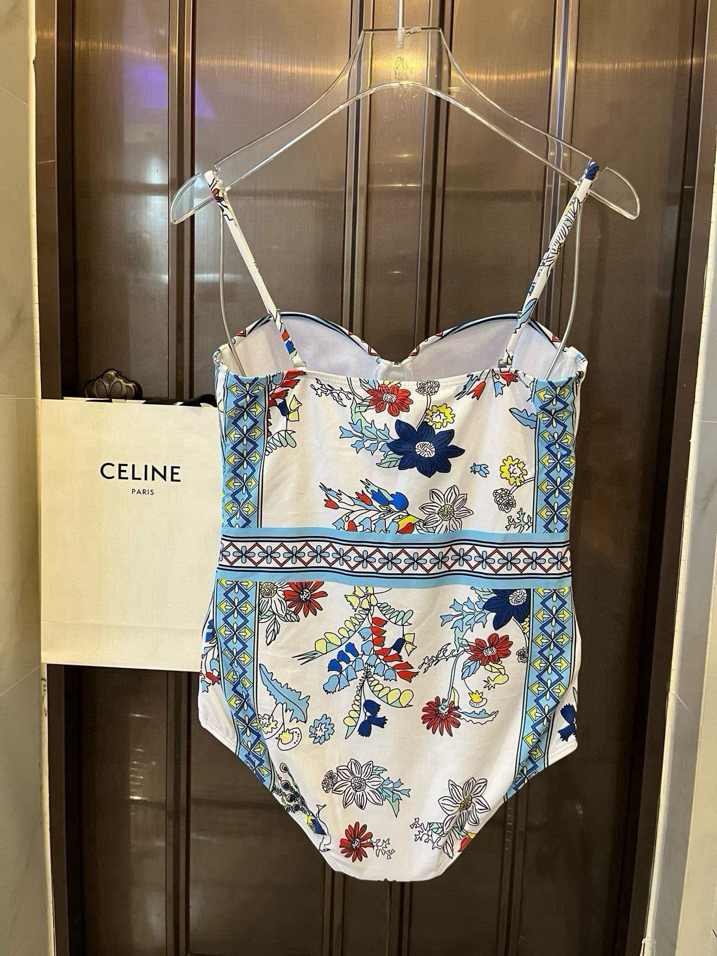 。
Chanel香奈儿新款带钢圈连体泳衣  😍🥰适合多种场景的游泳衣🏊‍♀️海边 游泳池 温泉 水上乐园