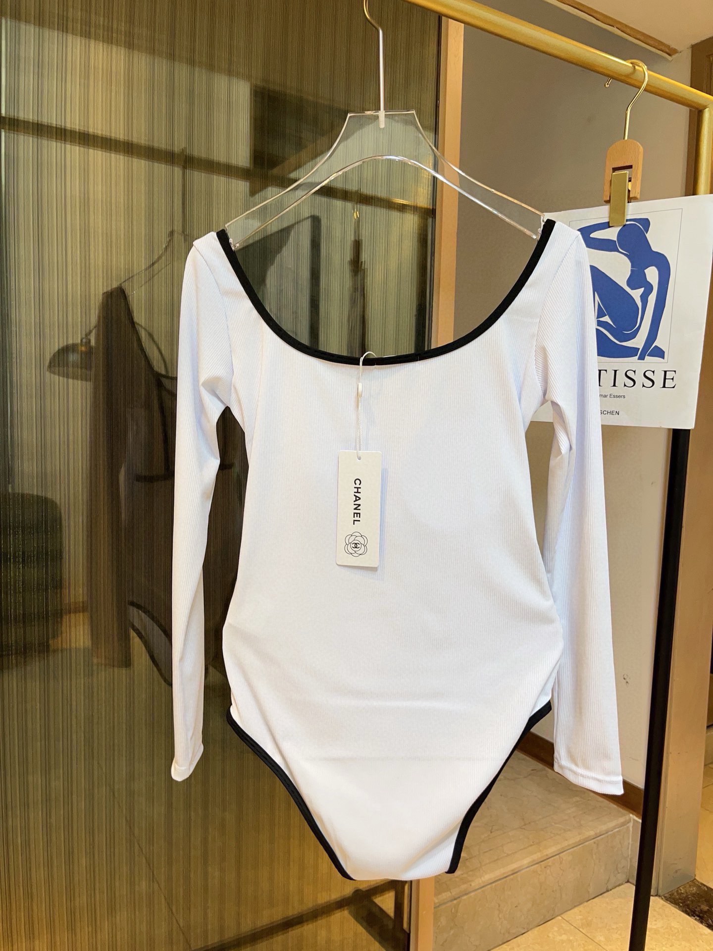 。
Chanel香奈儿连体泳衣👙❤️😍🥰适合多种场景的游泳衣🏊‍♀️海边 游泳池 温泉 水上乐园 漂流都