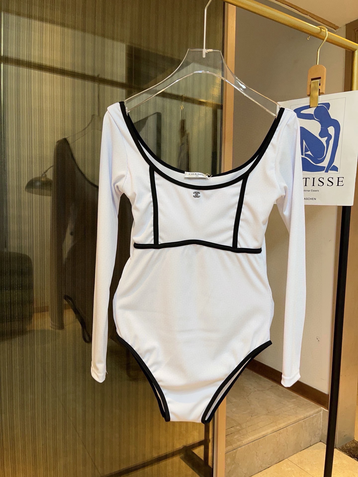 。
Chanel香奈儿连体泳衣👙❤️😍🥰适合多种场景的游泳衣🏊‍♀️海边 游泳池 温泉 水上乐园 漂流都