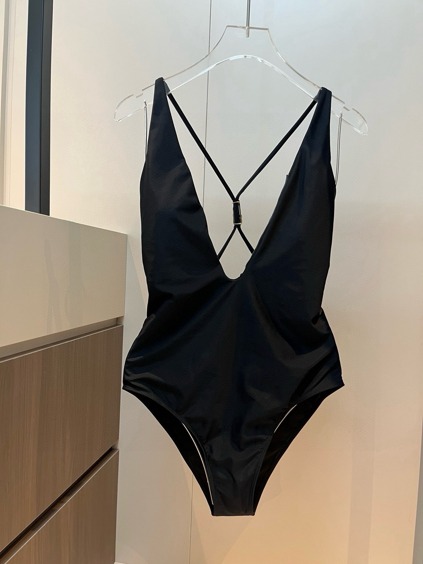 。
范思哲官方新款泳衣比基尼👙，高端定制，S M L XL