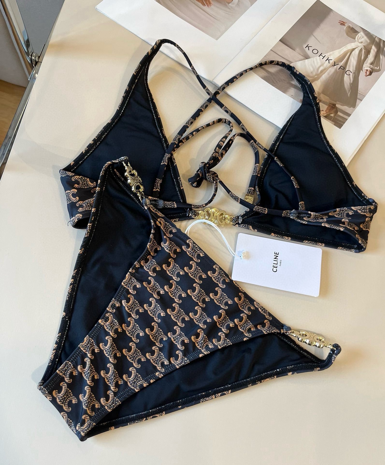 。
LOEWE罗意威 新款比基尼😍🥰适合多种场景的游泳衣🏊‍♀️海边 游泳池 温泉 水上乐园 漂流都可以