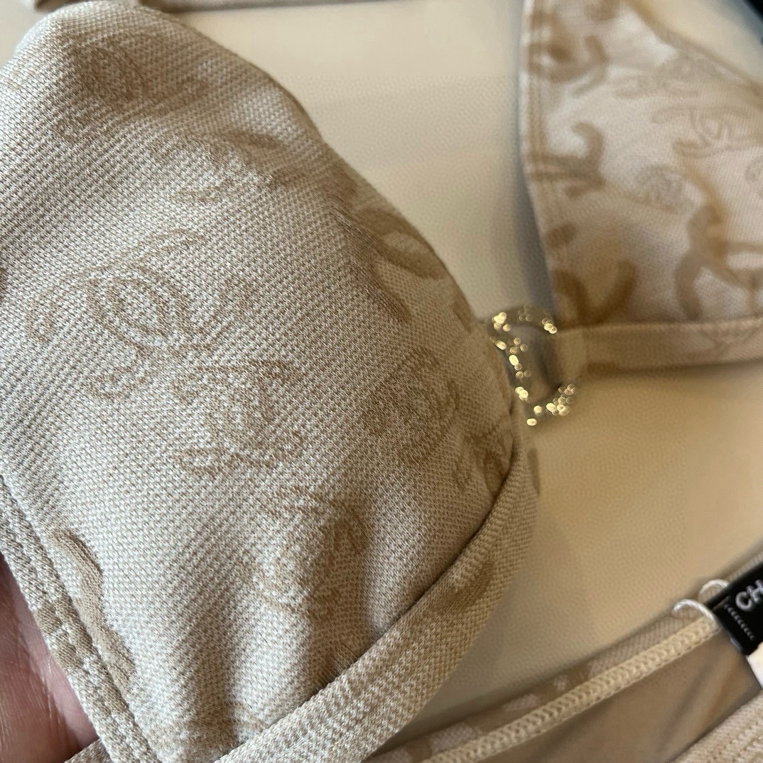 。

Chanel香奈儿比基尼泳衣 最新面料S M L XL
