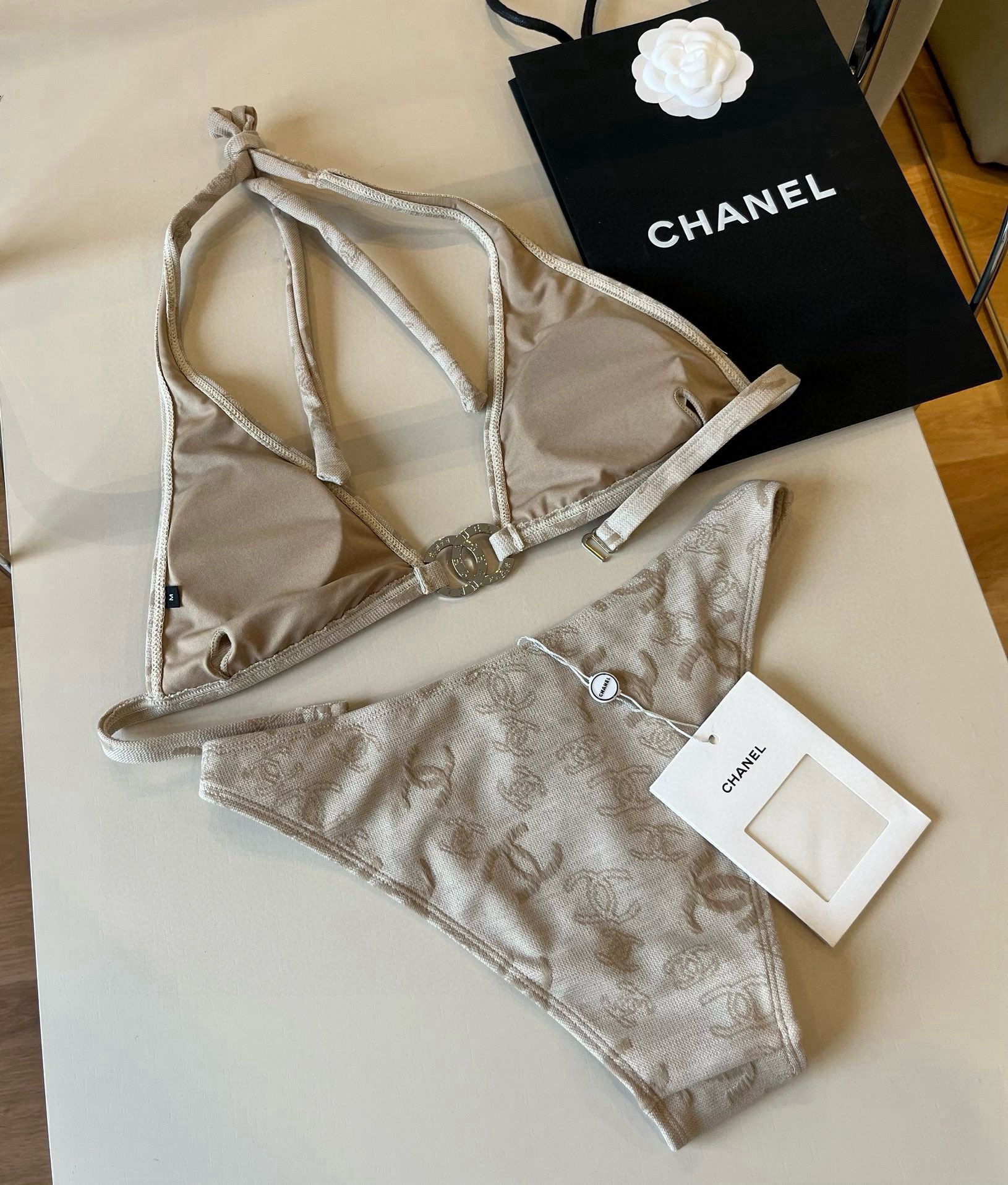 。

Chanel香奈儿比基尼泳衣 最新面料S M L XL