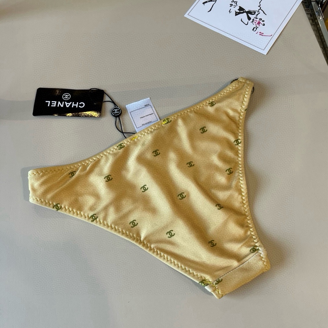 。
Chanel比基尼泳衣  😍🥰适合多种场景的游泳衣🏊‍♀️海边 游泳池 温泉 水上乐园 漂流都可以😌
