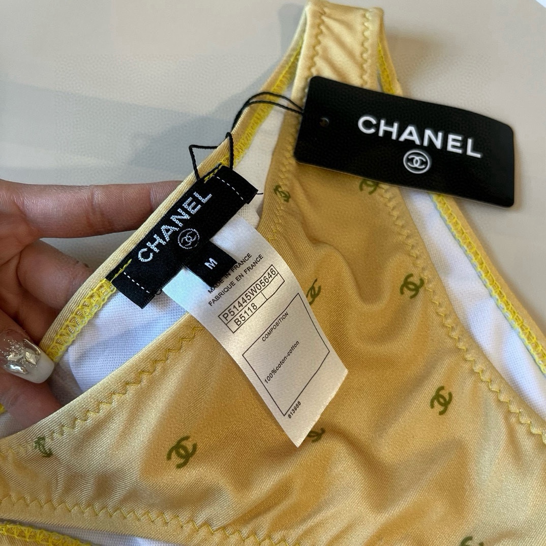 。
Chanel比基尼泳衣  😍🥰适合多种场景的游泳衣🏊‍♀️海边 游泳池 温泉 水上乐园 漂流都可以😌