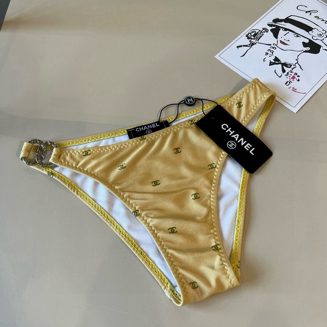 。
Chanel比基尼泳衣  😍🥰适合多种场景的游泳衣🏊‍♀️海边 游泳池 温泉 水上乐园 漂流都可以😌