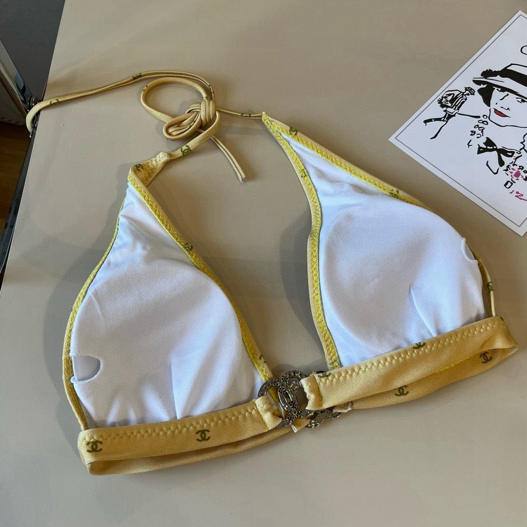 。
Chanel比基尼泳衣  😍🥰适合多种场景的游泳衣🏊‍♀️海边 游泳池 温泉 水上乐园 漂流都可以😌