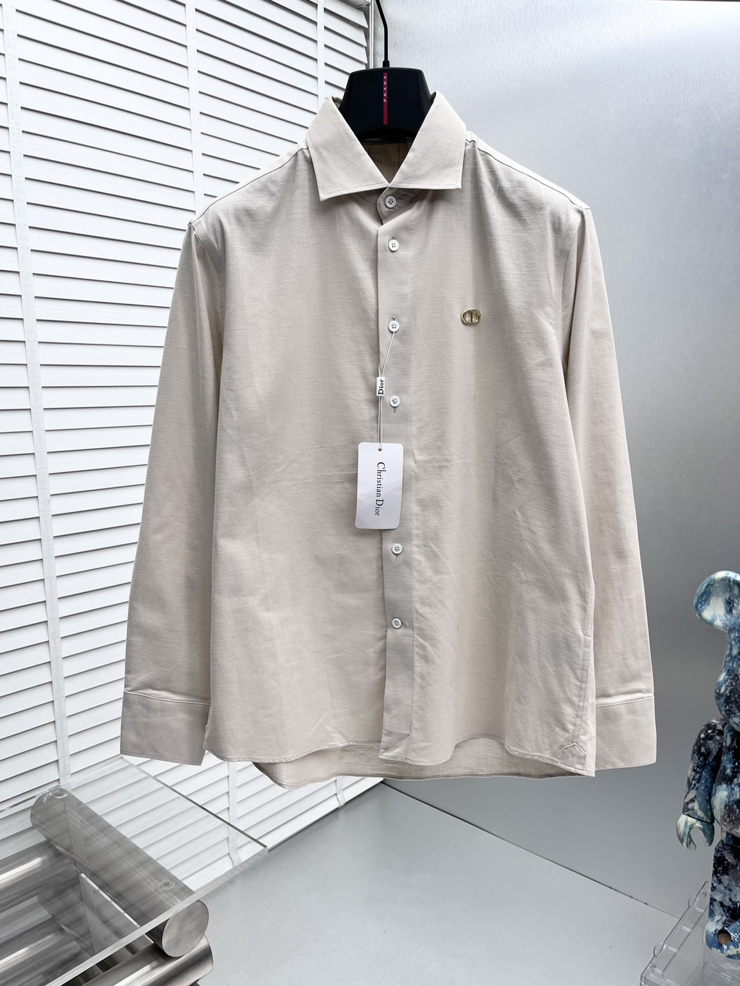 NO:521036,Dio* 2025 new men's shirt, business casual slim shirt!  Proper business and leisure!  Urban business style!  The style and tailoring of the shirt is even more delicate and plastic, and does not require too much primary color decoration. For men, it is their own charm!  Built with imported organic cotton, the style is more crisp and natural, with extremely comfortable touch and excellent fit!  Size M-3xl, dior,shirts,alexander wang19860909Dio* 2025新款男士衬衫,商务休闲修身款衬衣！ 宜商务 宜休闲！都市商务气质款！ 衬衫的版型剪裁更是精剪塑性,不需要过多的原色装饰,对于男士来说极简便是自身魅力！ 客供进口有机棉打造,更显版型的挺括自然,触感极为舒适,贴身性能绝佳！ 尺码M-3xl,,dior,shirts,alexander wang,Men's clothing