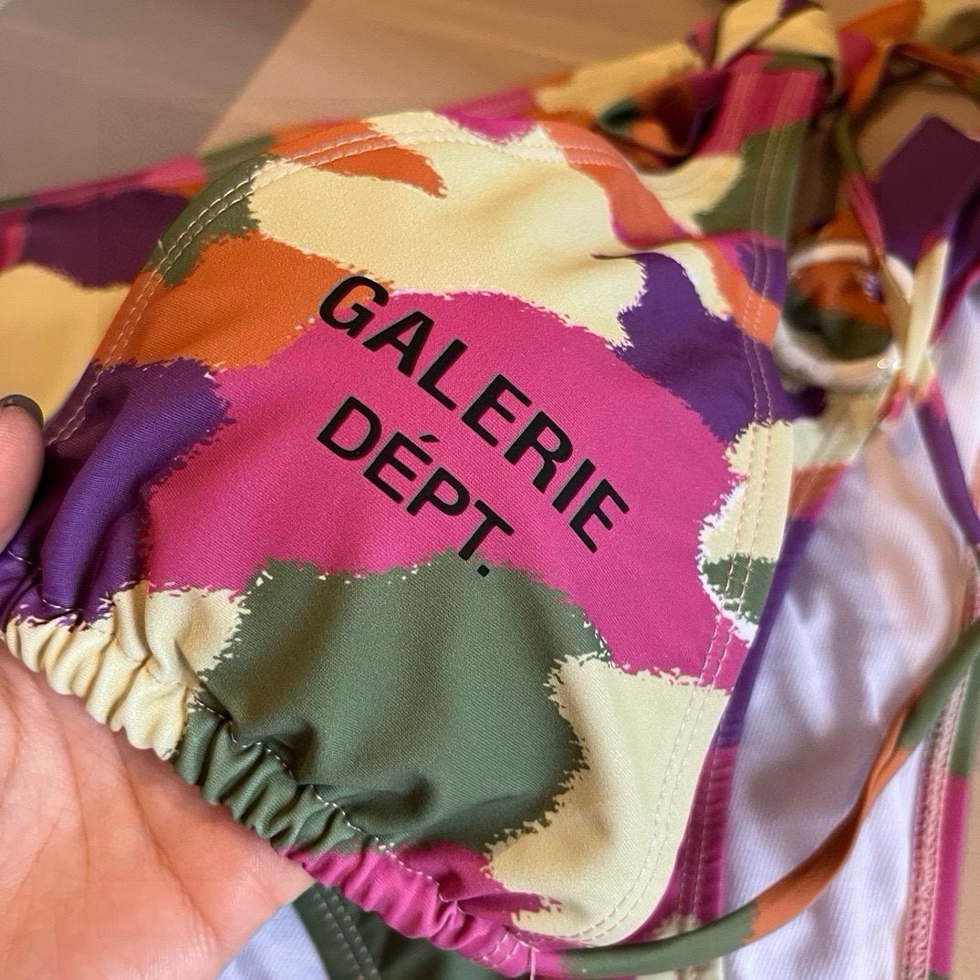 。

潮牌比基尼👙，分体泳衣，S M L XL