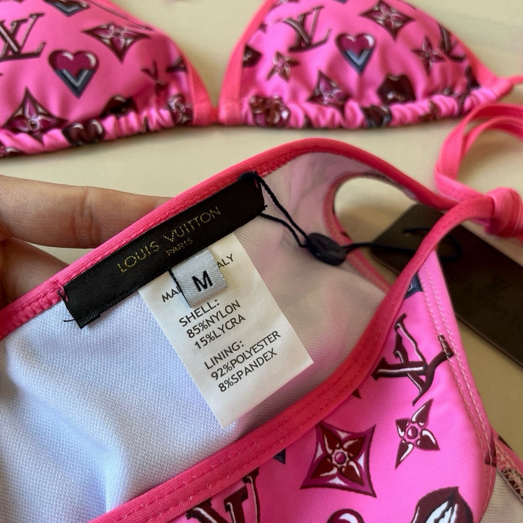 。
LV路易威登官方新款泳衣比基尼👙，高端定制，S M L XL