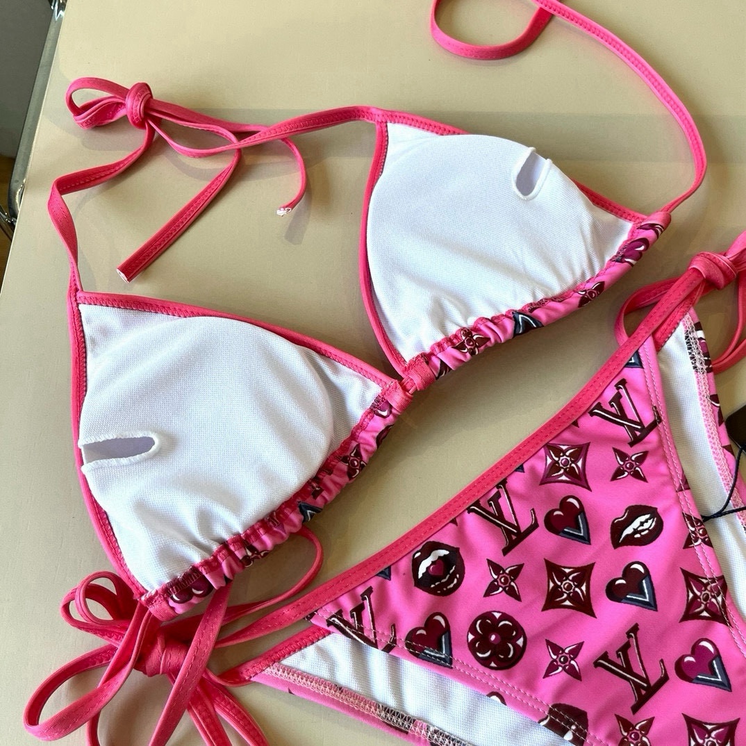 。
LV路易威登官方新款泳衣比基尼👙，高端定制，S M L XL