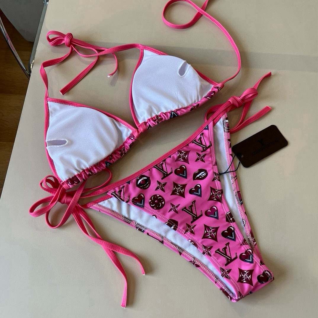 。
LV路易威登官方新款泳衣比基尼👙，高端定制，S M L XL